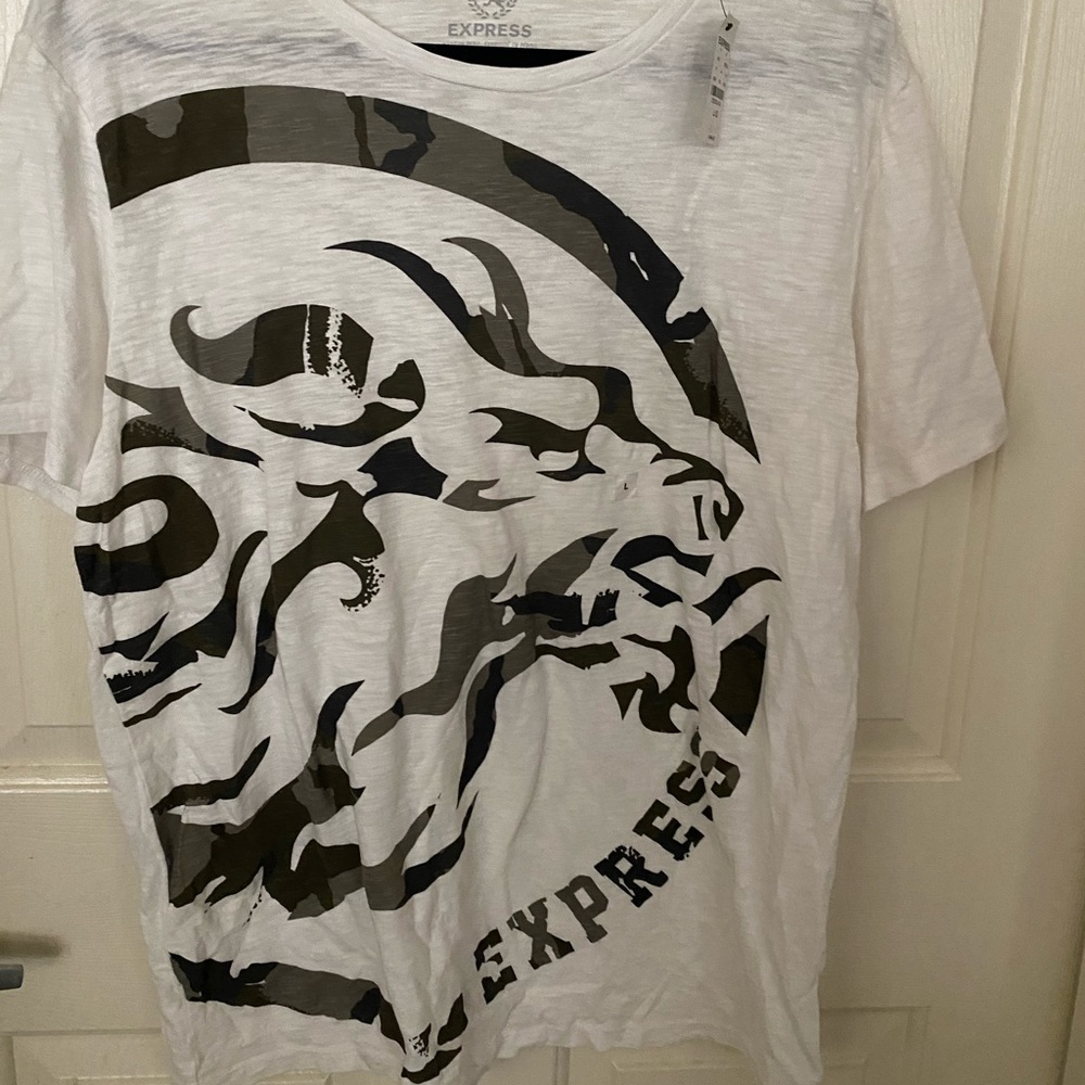 EXPRESS men’s graphic tee